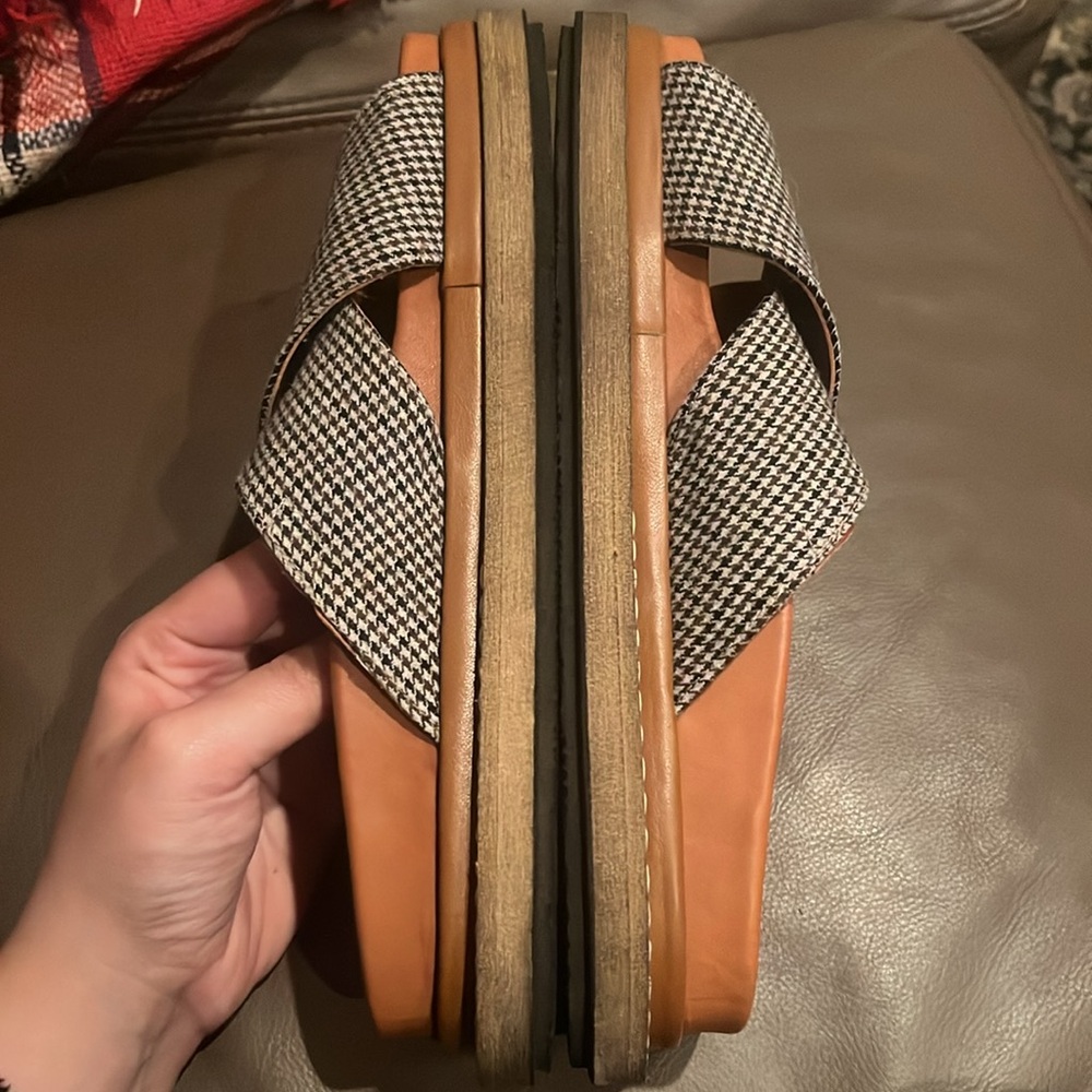 ALOHAS Brown Leather Footbed Houndstooth Crisscross Sandals - Picture 5 of 7